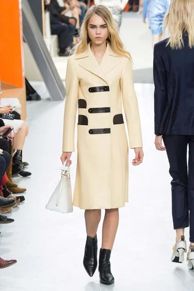 Look 19